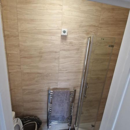 Brand New Studio Flat With Private Bathroom Northampton Exterior foto