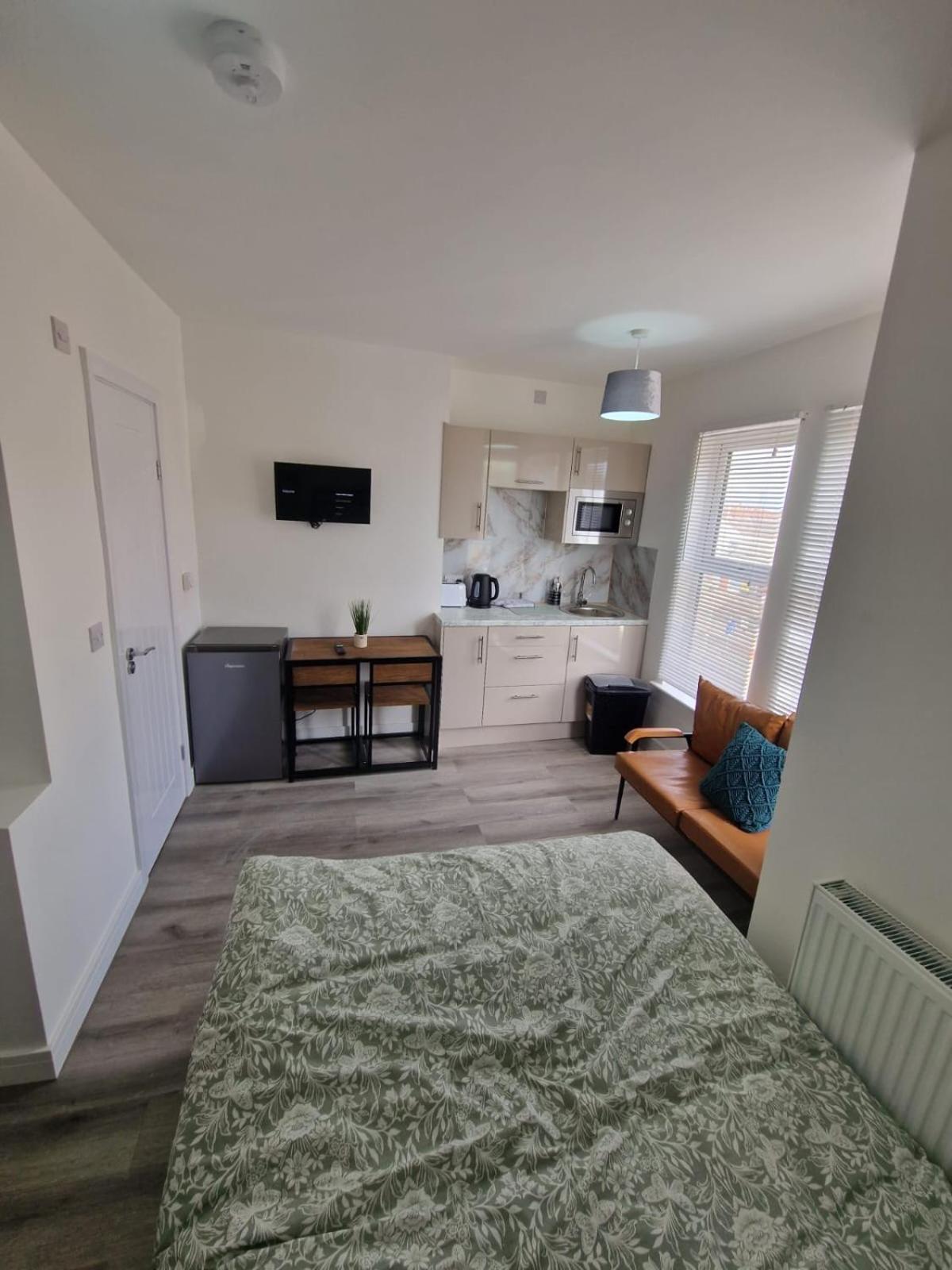 Brand New Studio Flat With Private Bathroom Northampton Exterior foto